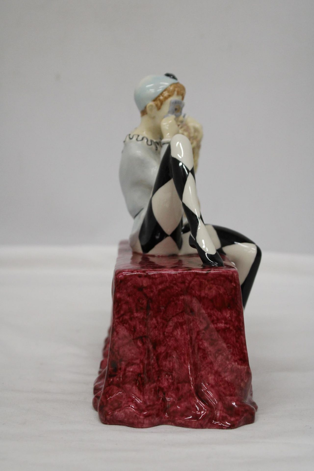 A LIMITED EDITION CARLTONWARE 'MASQUERADE' FIGURINE - Image 3 of 6