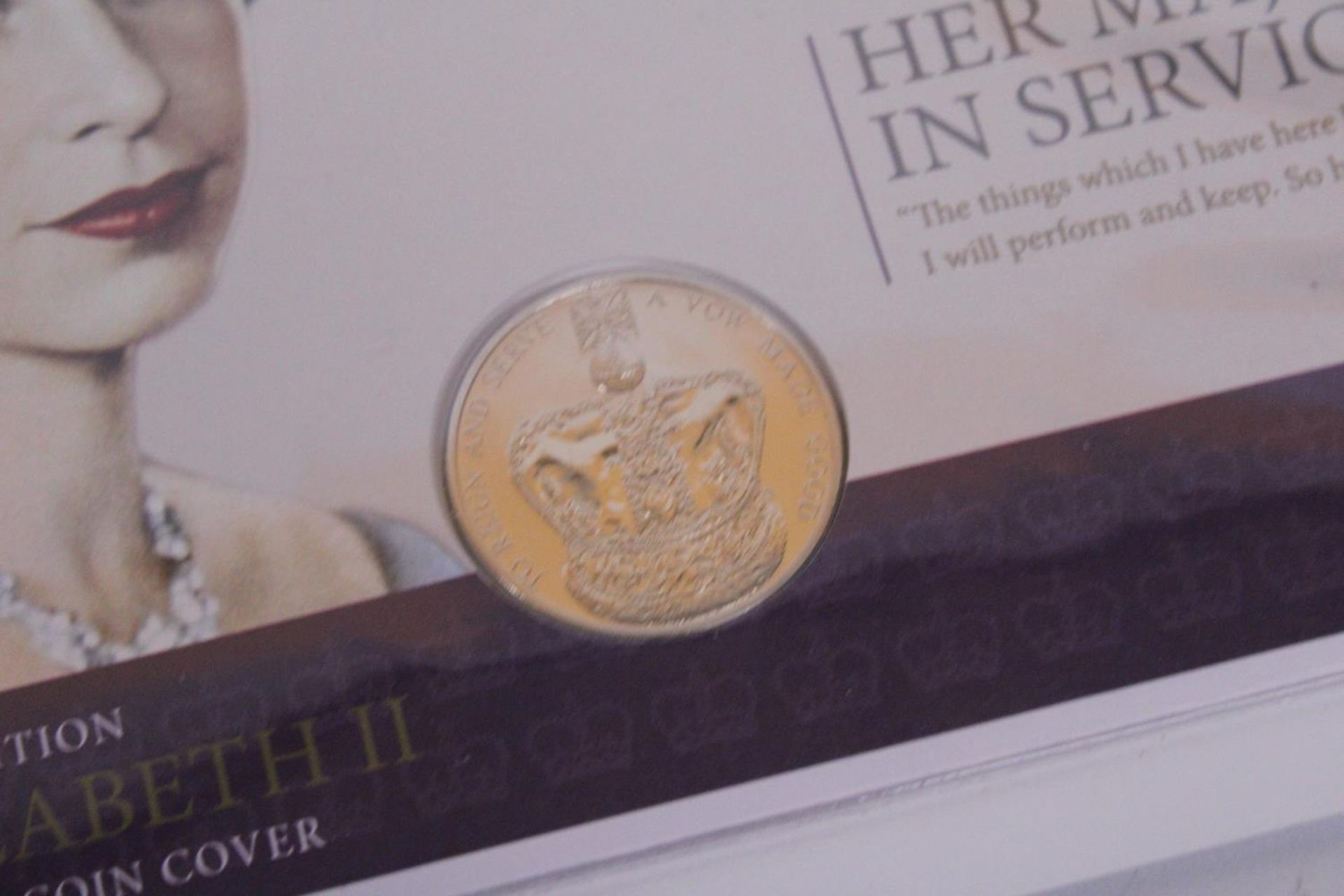 A COLLECTION OF STAMPS AND COINS TO INCLUDE A 2015 HER MAJESTY IN SERVICE £5 COIN AND STAMPS AND A - Image 3 of 6