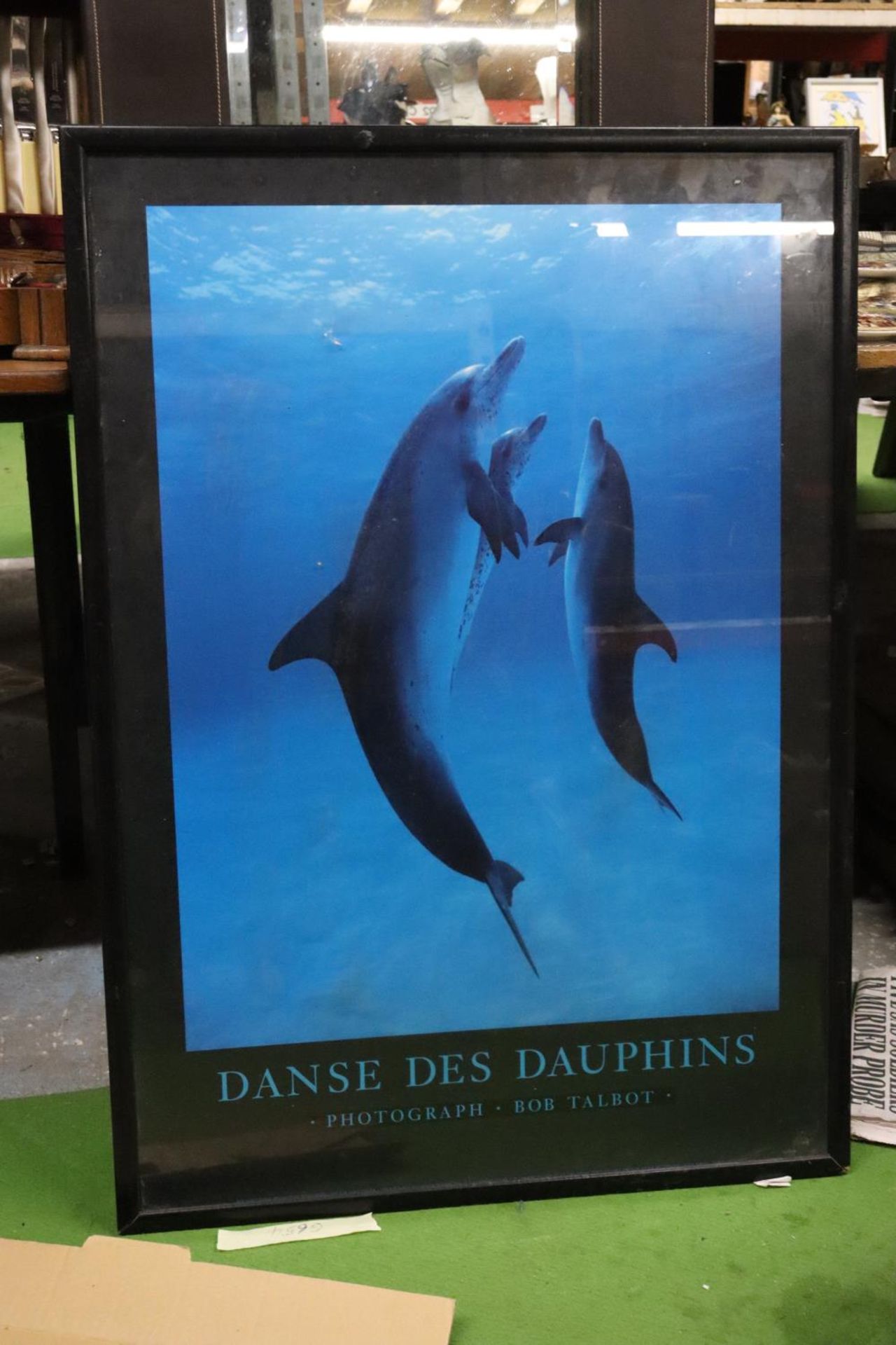 A LARGE MODERN MIRROR AND A FRAMED PRINT OF A DOLPHIN - Image 2 of 4