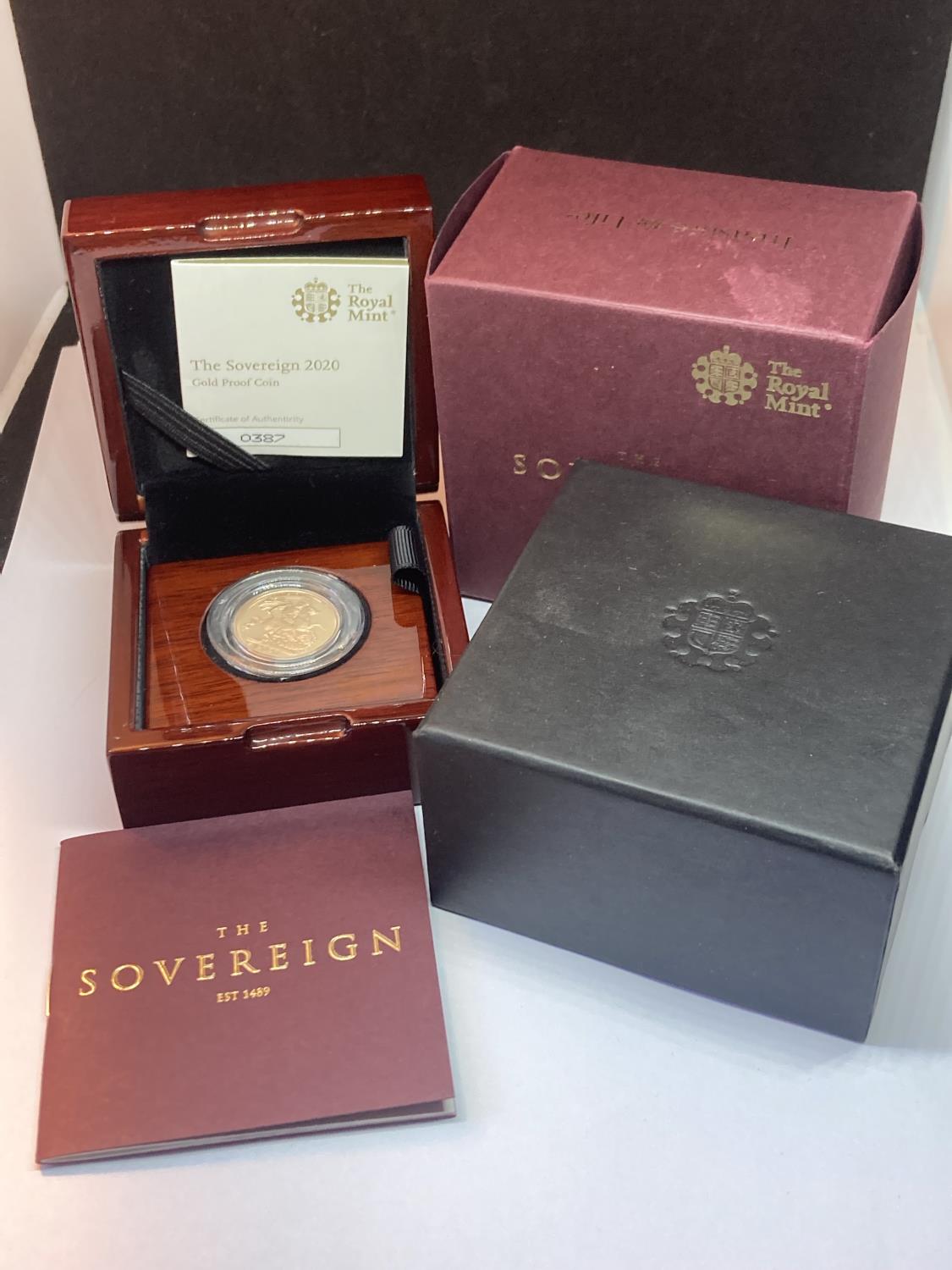 A 2020 THE SOVEREIGN GOLD PROOF LIMITED EDITION NUMBER 387 OF 7,995 IN A WOODEN BOXED CASE