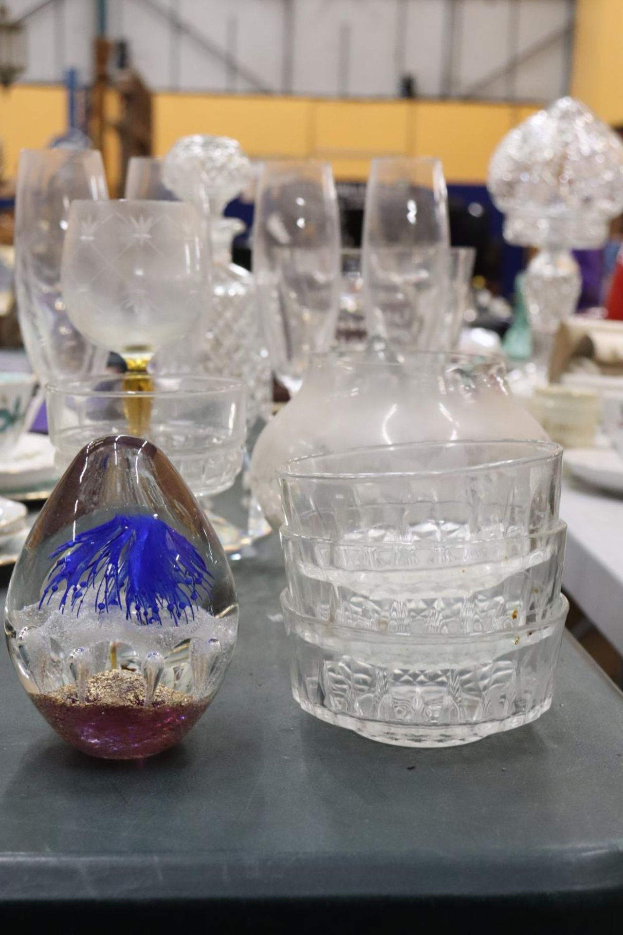 A QUANTITY OF GLASSWARE TO INCLUDE DRINKING GLASSES, PAPERWEIGHT, DECANTER, ETC., - Image 2 of 7