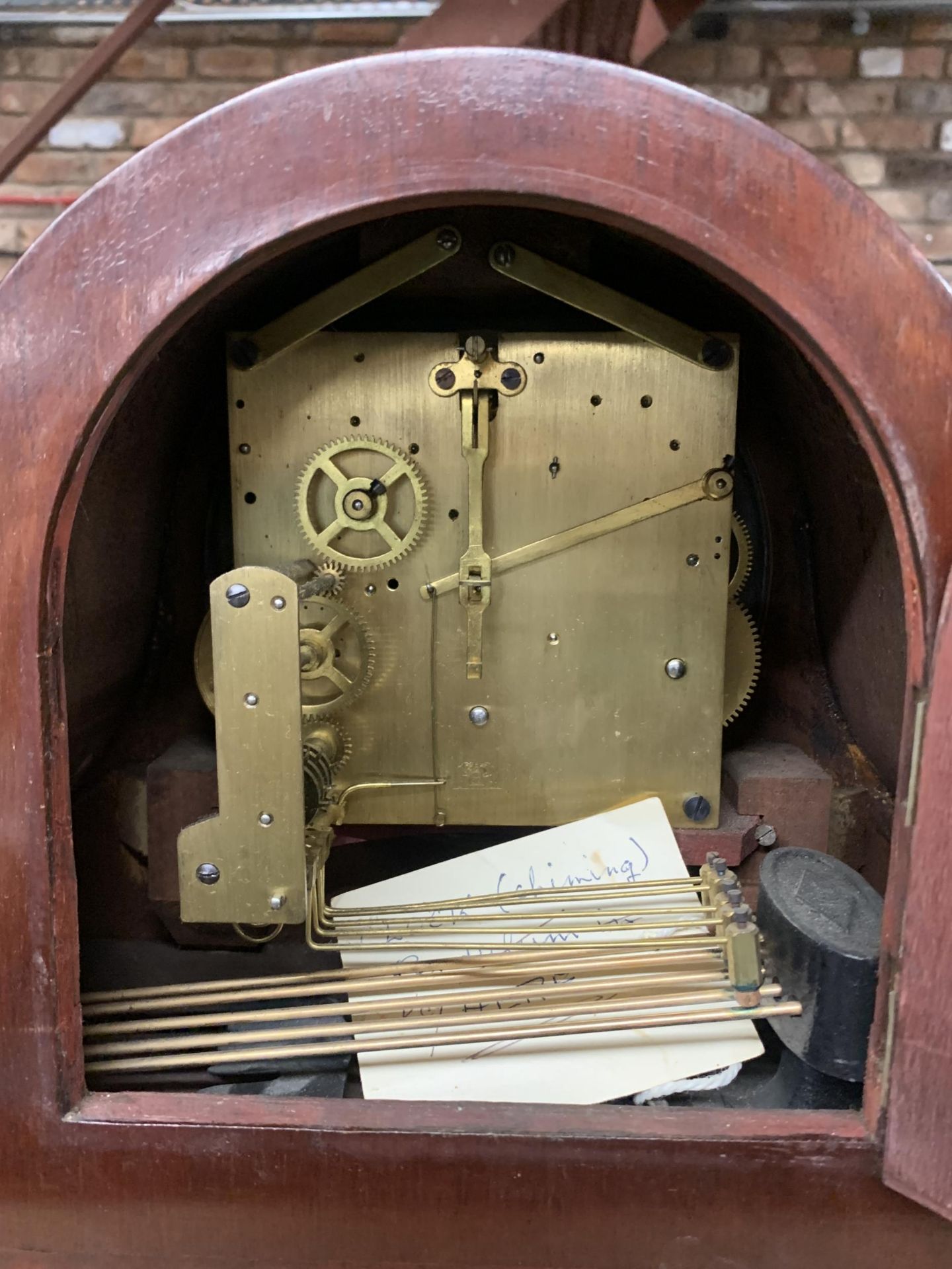 A LARGE VINTAGE MAHOGANY 'NAPOLEANS HAT' MANTLE CLOCK, WITH KEY - Image 2 of 3