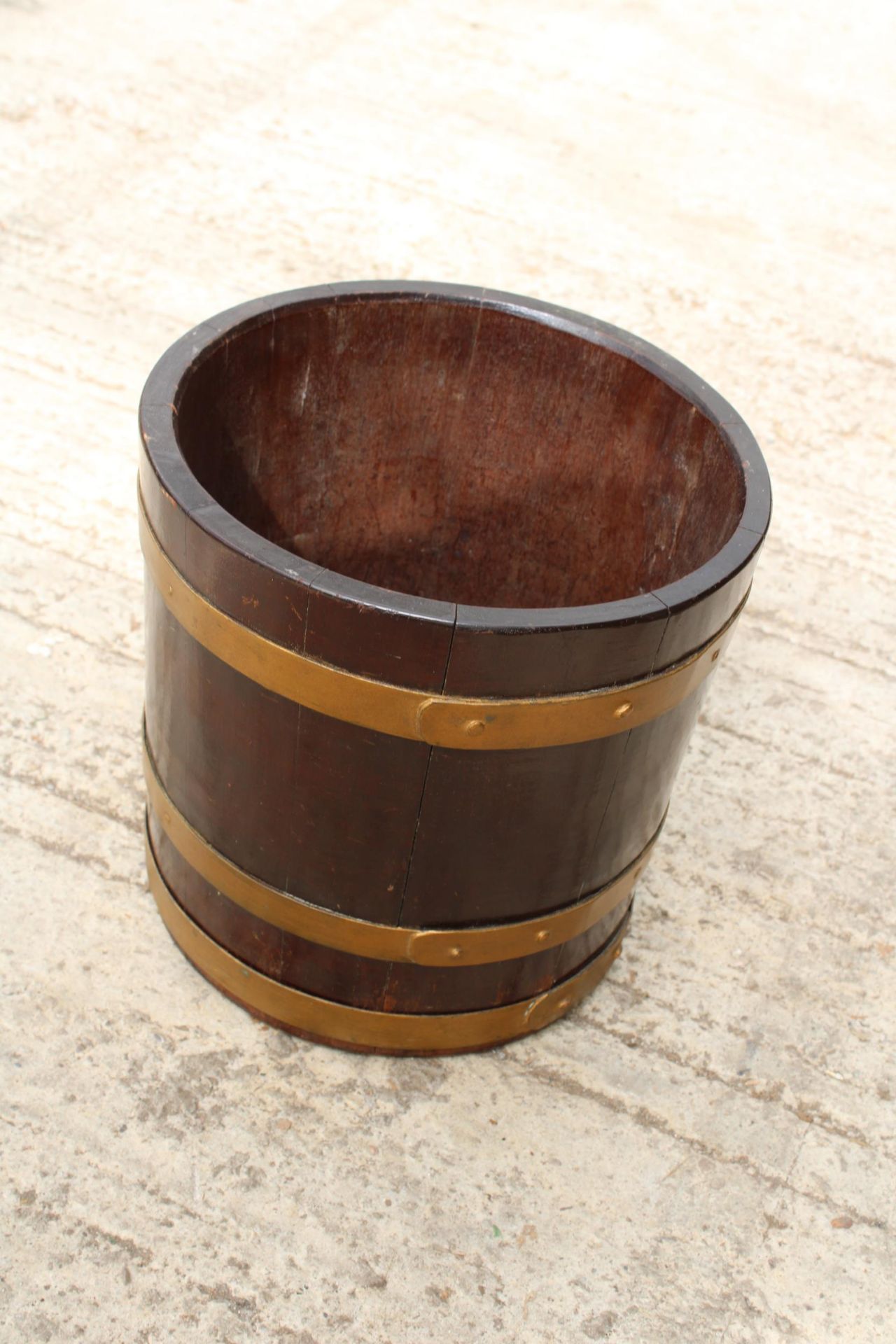 A VINTAGE WOODEN AND METAL BANDED PALE BUCKET