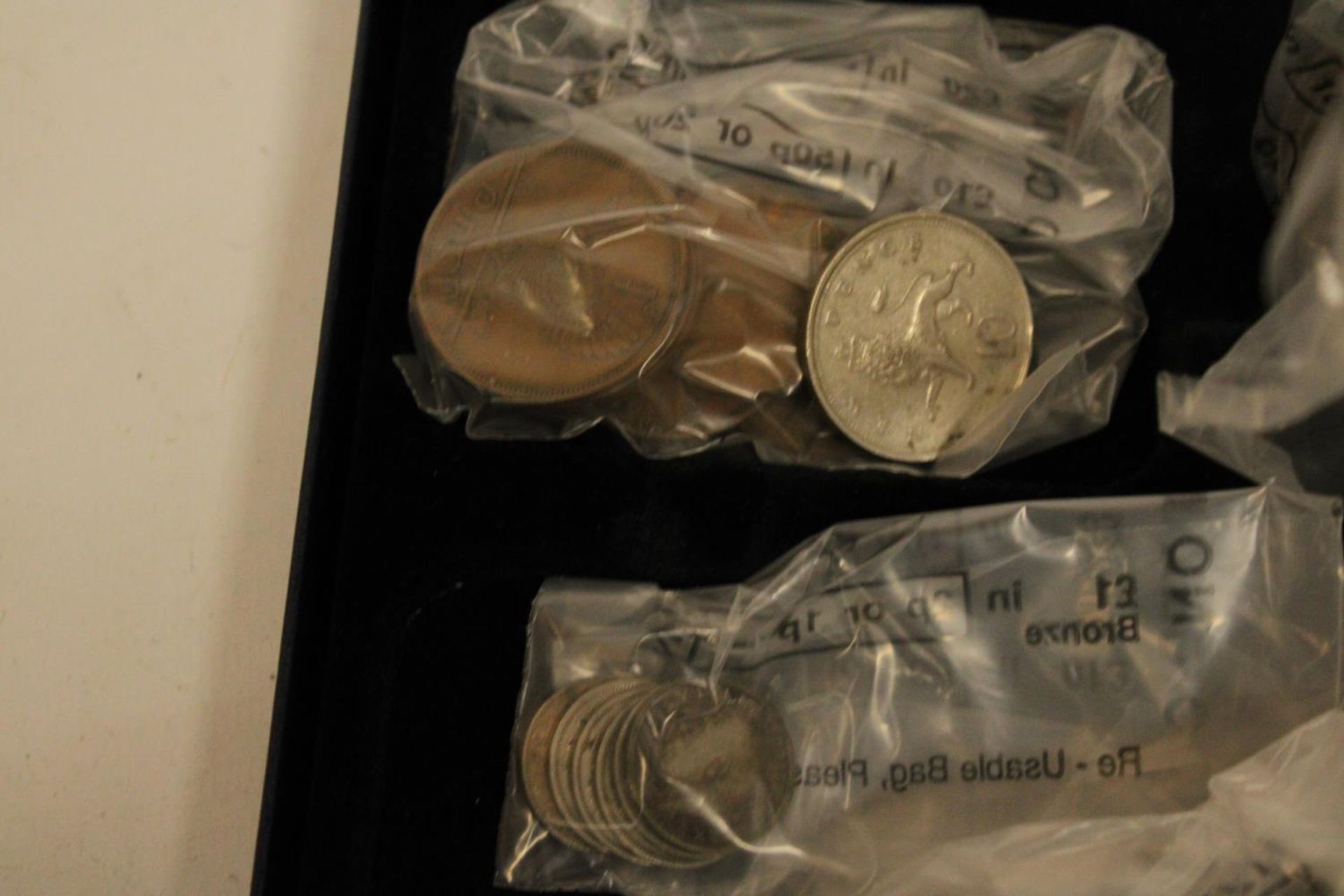 A BOX CONTAINING OLD COINS TO IMCLIDE ONE PENNY PIECES, THREEPENCE, ETC., WITH ISLE OF MAN AND - Image 5 of 7