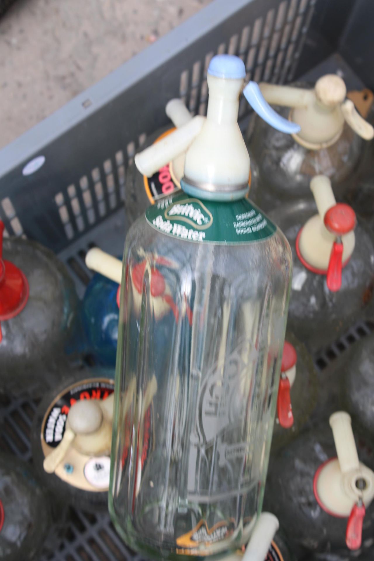 A LARGE QUANTITY OF GLASS SODA SYPHONS - Image 3 of 3