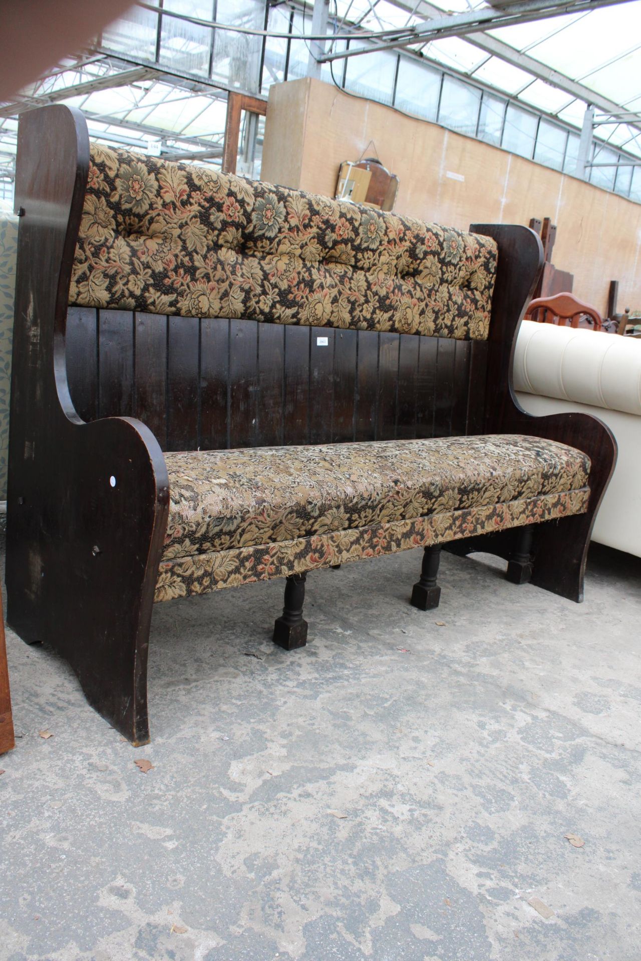 A MODERN WINGED SETTEE WITH UPHOLSTERED SEAT AND BACK 62" WIDE - Image 2 of 3