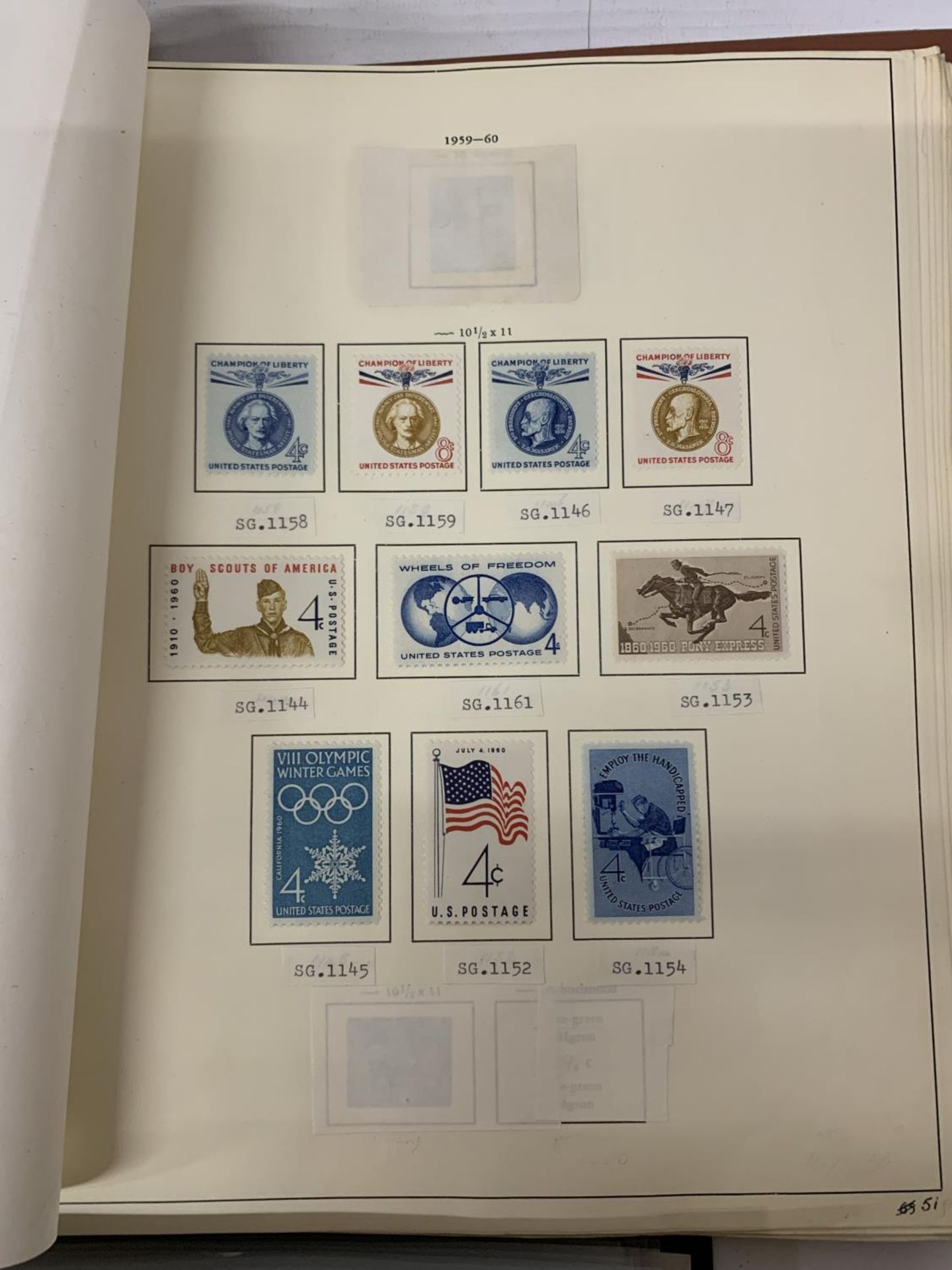TWO FOLDERS OF AMERICAN STAMPS 1890-1978 AND A FURTHER FOLDER OF POST OFFICE SPECIAL EDITIONS - Image 4 of 7