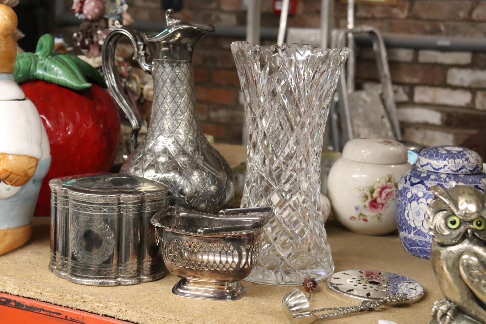 A SILVER PLATED LIDDED JUG, TEA CADDY AND BASKET BOWL, PLUS A LARGE CUT GLASS VASE AND THREE - Image 5 of 6