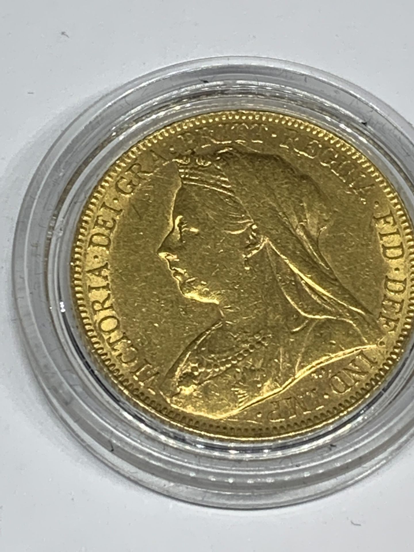 AN 1899 GOLD SOVEREIGN QUEEN VICTORIA OLD HEAD - Bild 2 aus 2