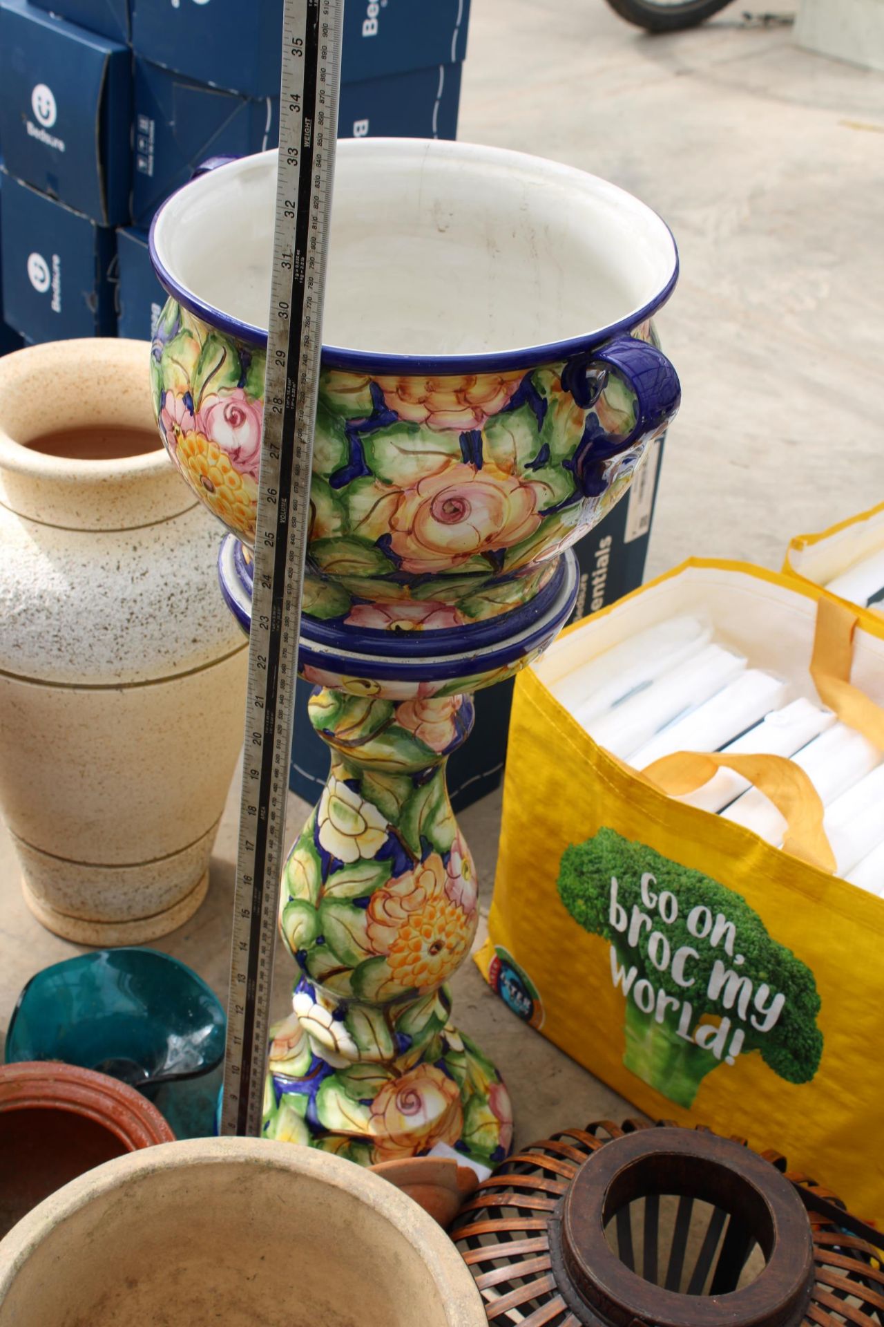 AN ASSORTMENT OF VARIOUS POTS AND PLANTERS TO INCLUDE A CERAMIC JARDINAIRE AND STAND ETC - Image 2 of 4