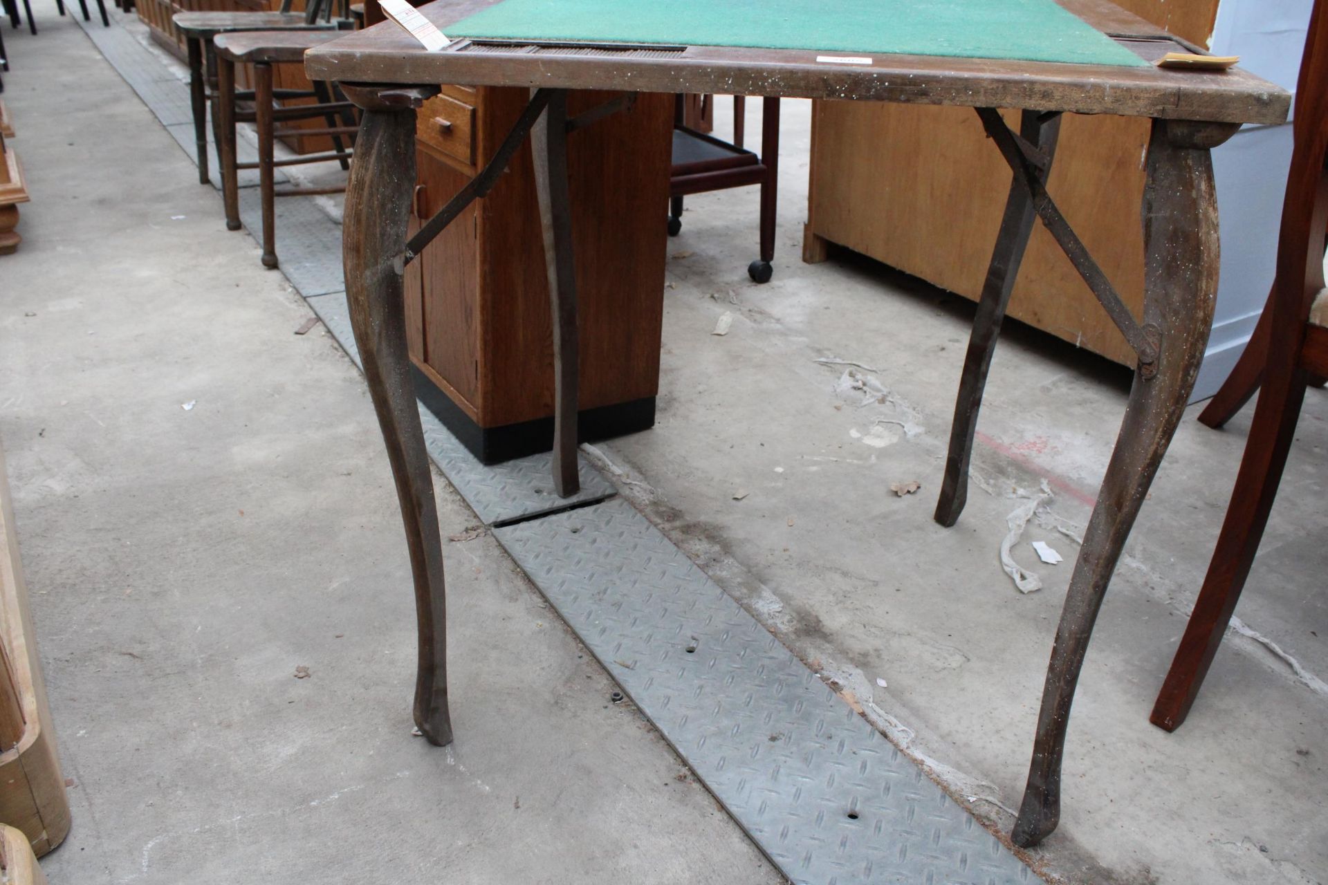 AN EARLY 20TH CENTURY FOLDING CARD TABLE WITH BAKALITE FOLD AWAY GLASS HOLDERS AND TAMBOUR SCORE - Image 7 of 7