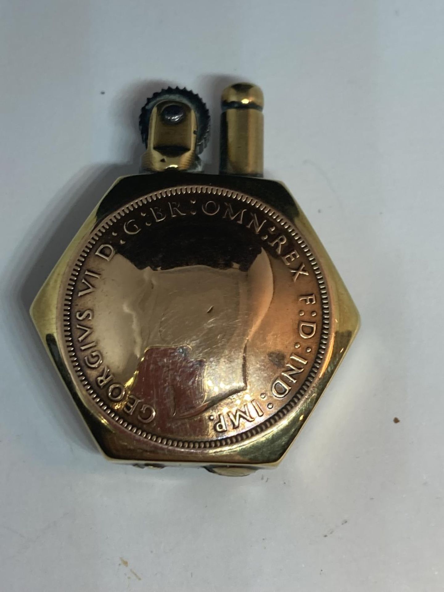 A 1937 ONE PENNY TRENCH ART LIGHTER - Image 2 of 3