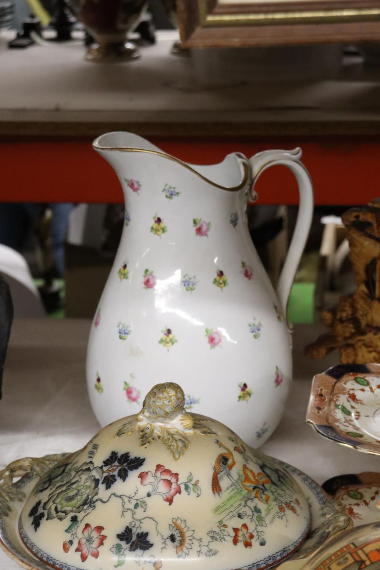 A QUANTITY OF VINTAGE ITEMS TO INCLUDE A MASON'S TUREEN AND COVER, A LARGE FIGURE OF A LADY AND - Bild 4 aus 4