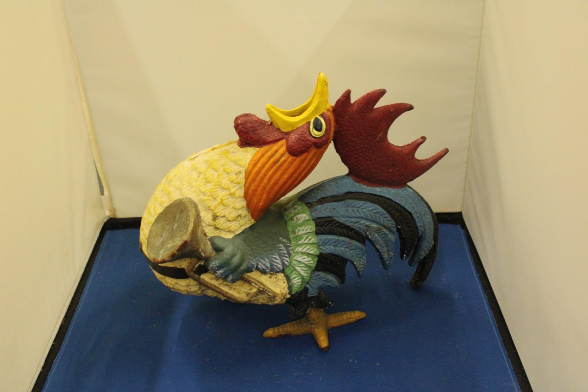A HEAVY HAND PAINTED FRENCH COCKEREL - Image 2 of 4