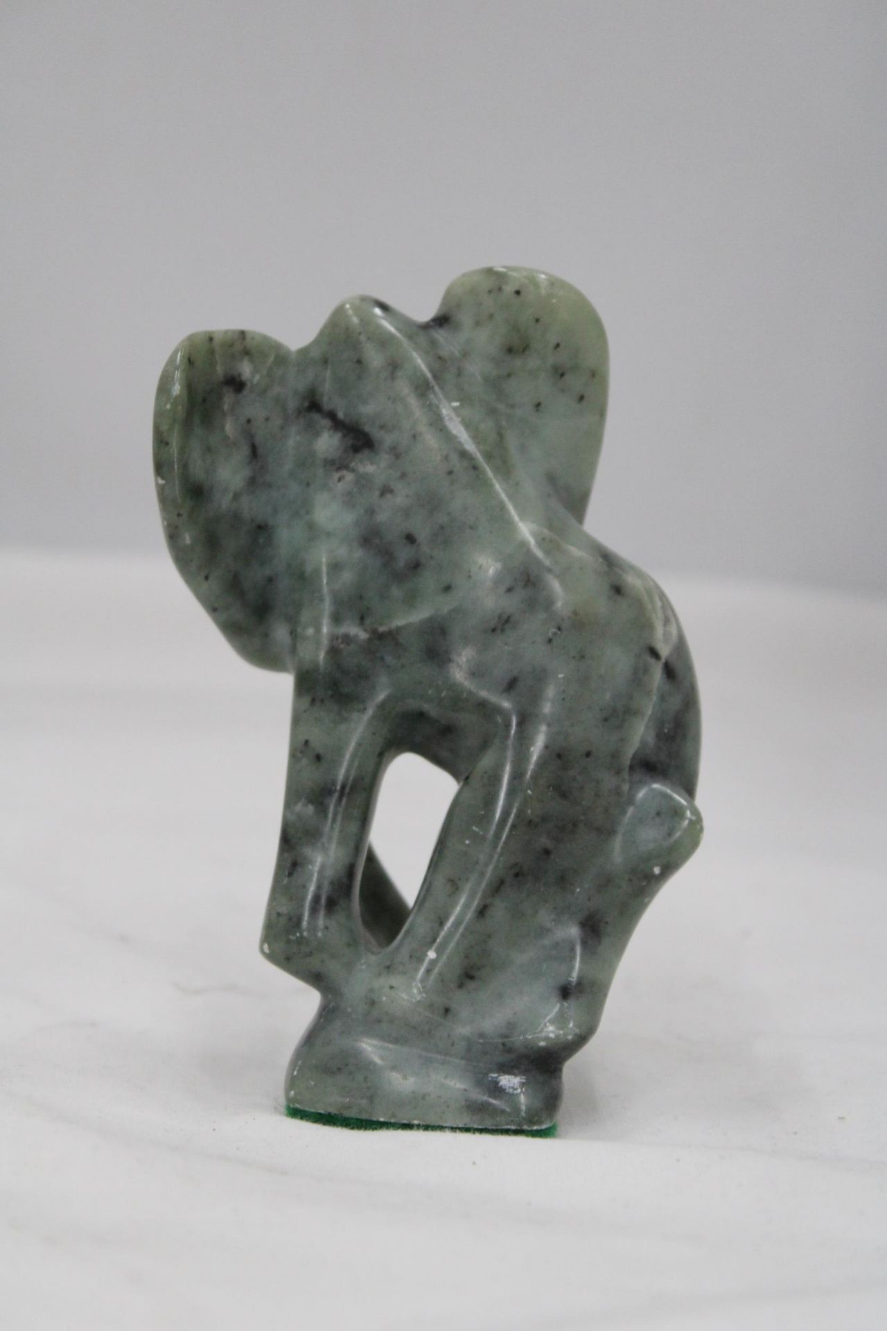 A JADE ELEPHANT, HEIGHT 13CM - Image 4 of 5