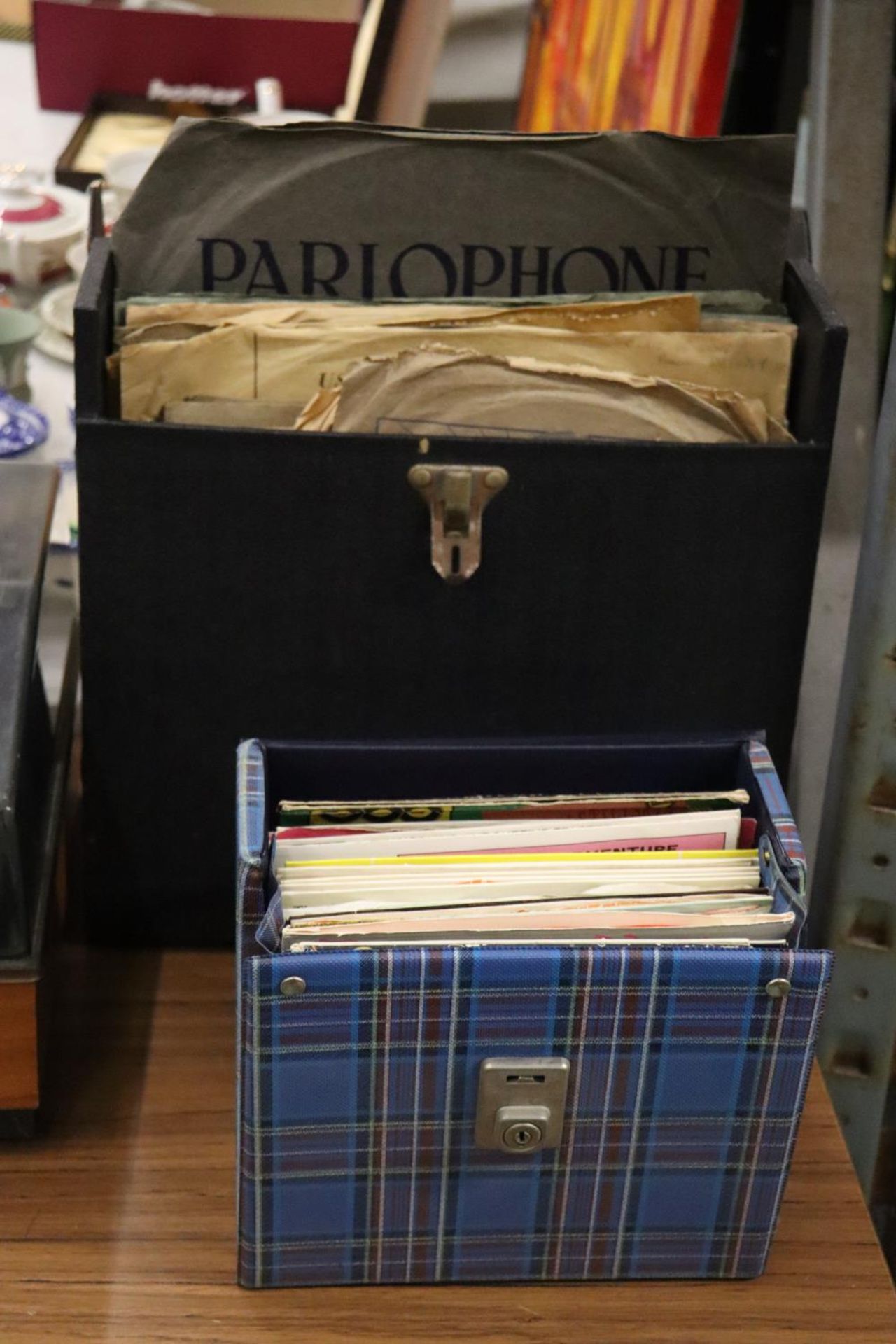 A COLLECTION OF 78RPM AND SINGLE RECORDS TO INCLUDE FAIRYTALES, ETC