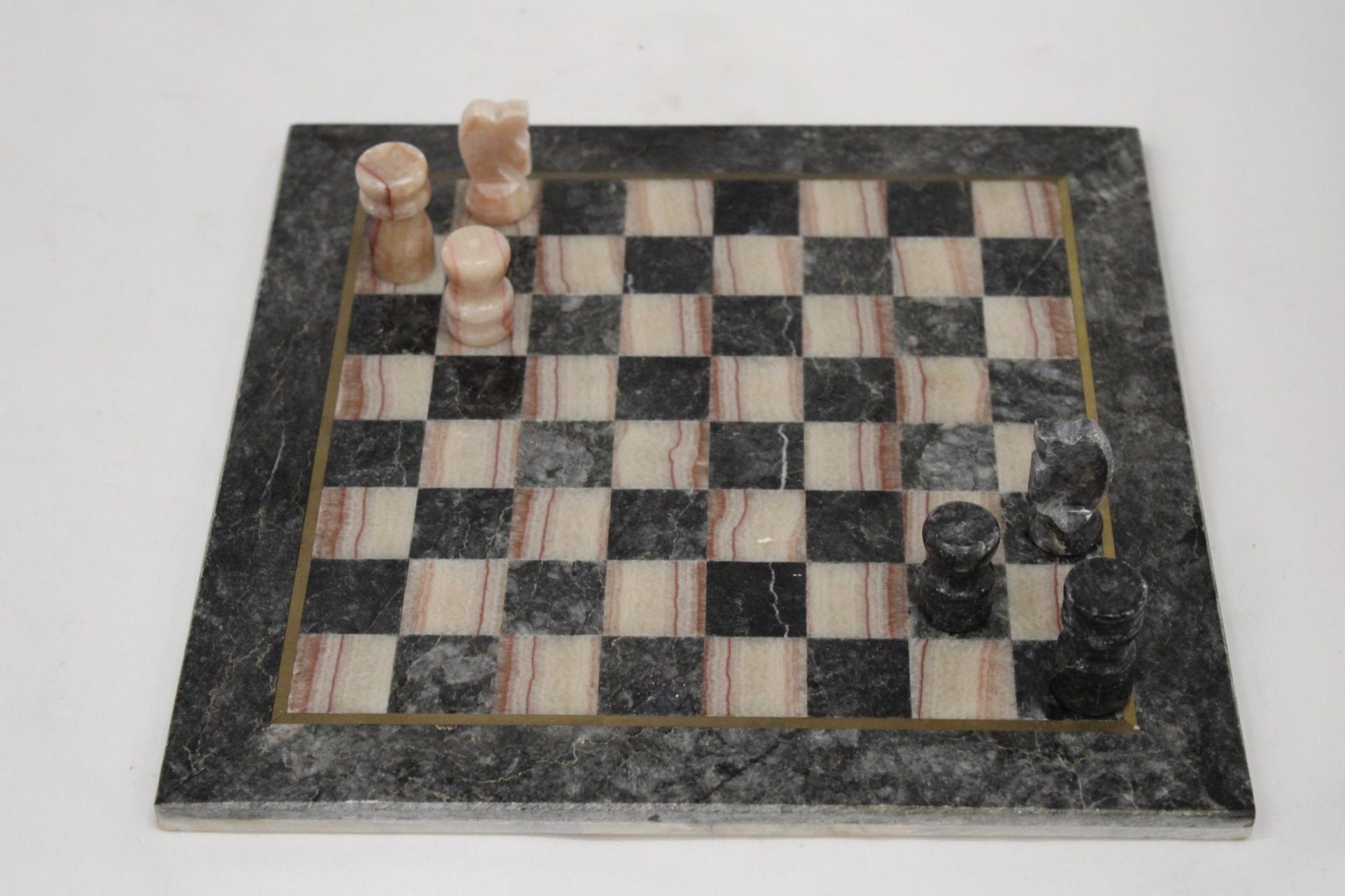 A VINTAGE MARBLE CHESS BOARD AND CHESS PIECES - COMPLETE - Image 5 of 7