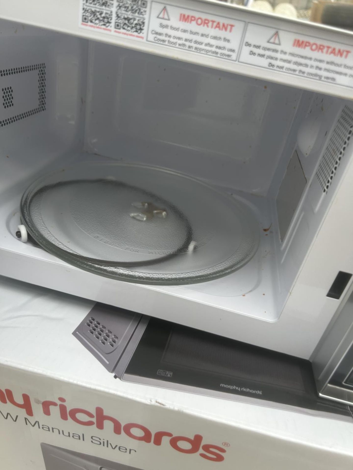 A MORPHY RICHARDS 800W MICROWAVE - Image 3 of 3