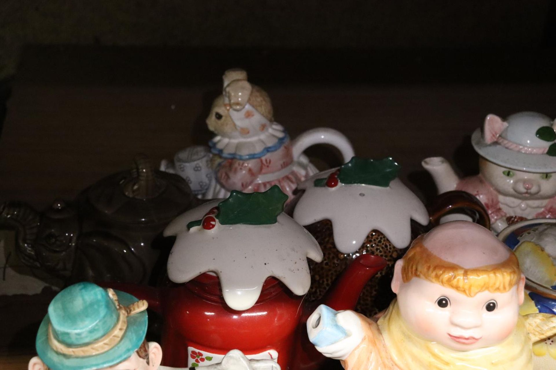 A LARGE COLLECTION OF NOVELTY TEAPOTS - Image 2 of 6