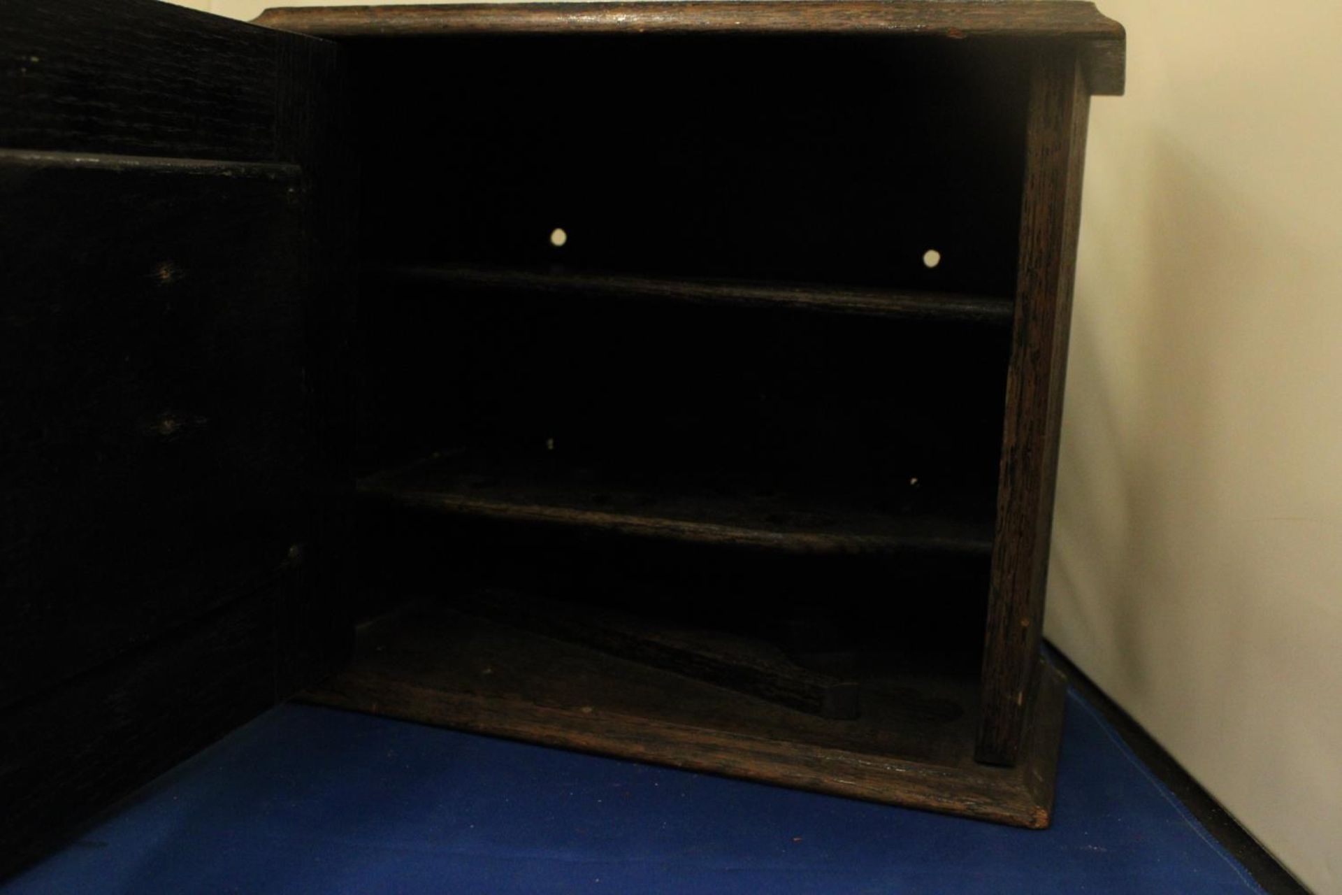 A VINTAGE MATHER AND PLATT MANCHESTER AND LONDON STORAGE BOX FOR RESERVE SUPPLY OF AUTOMATIC - Image 3 of 4