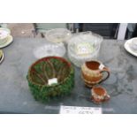 AN ASSORTMENT OF ITEMS TO INCLUDE A LIGHT SHADE, GLASS BOWLS AND CERAMIC JUGS ETC