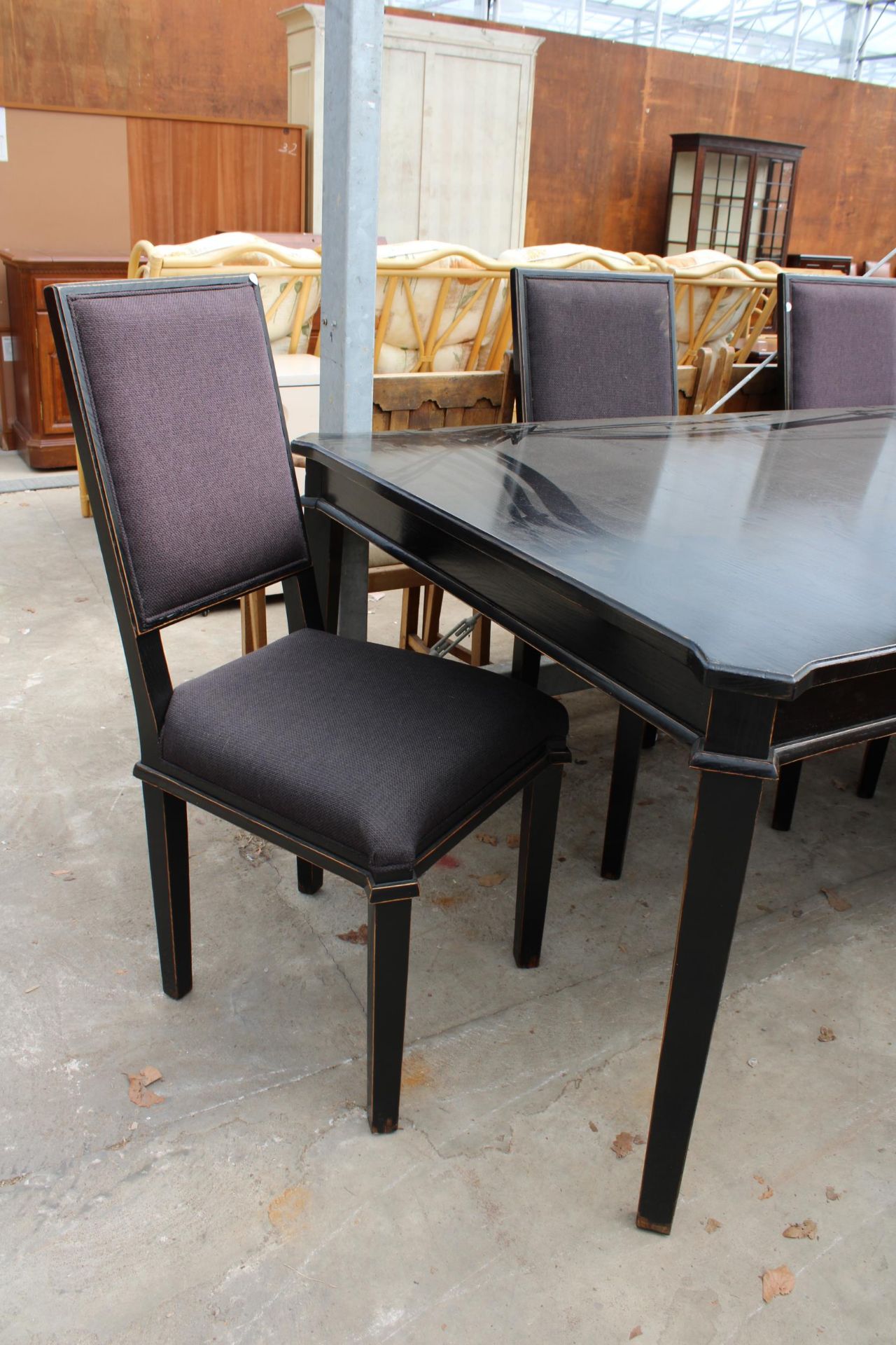 A LAURA ASHLEY HENSHAW EXTENDING DINING TABLE 69" X 45" (LEAF 19.5") AND FOUR DINING CHAIRS WITH - Bild 3 aus 4