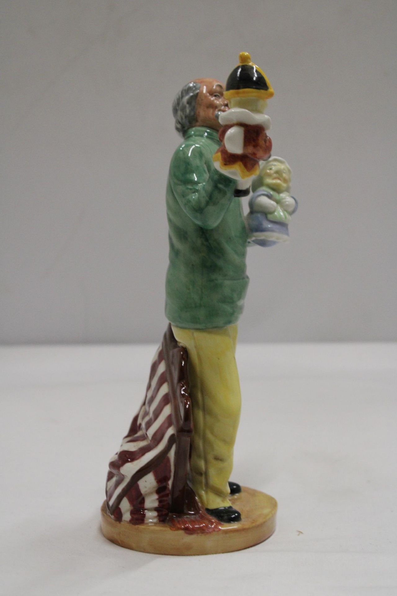 A ROYAL DOULTON FIGURE PUNCH AND JUDY MAN HN 2765 - Image 5 of 6