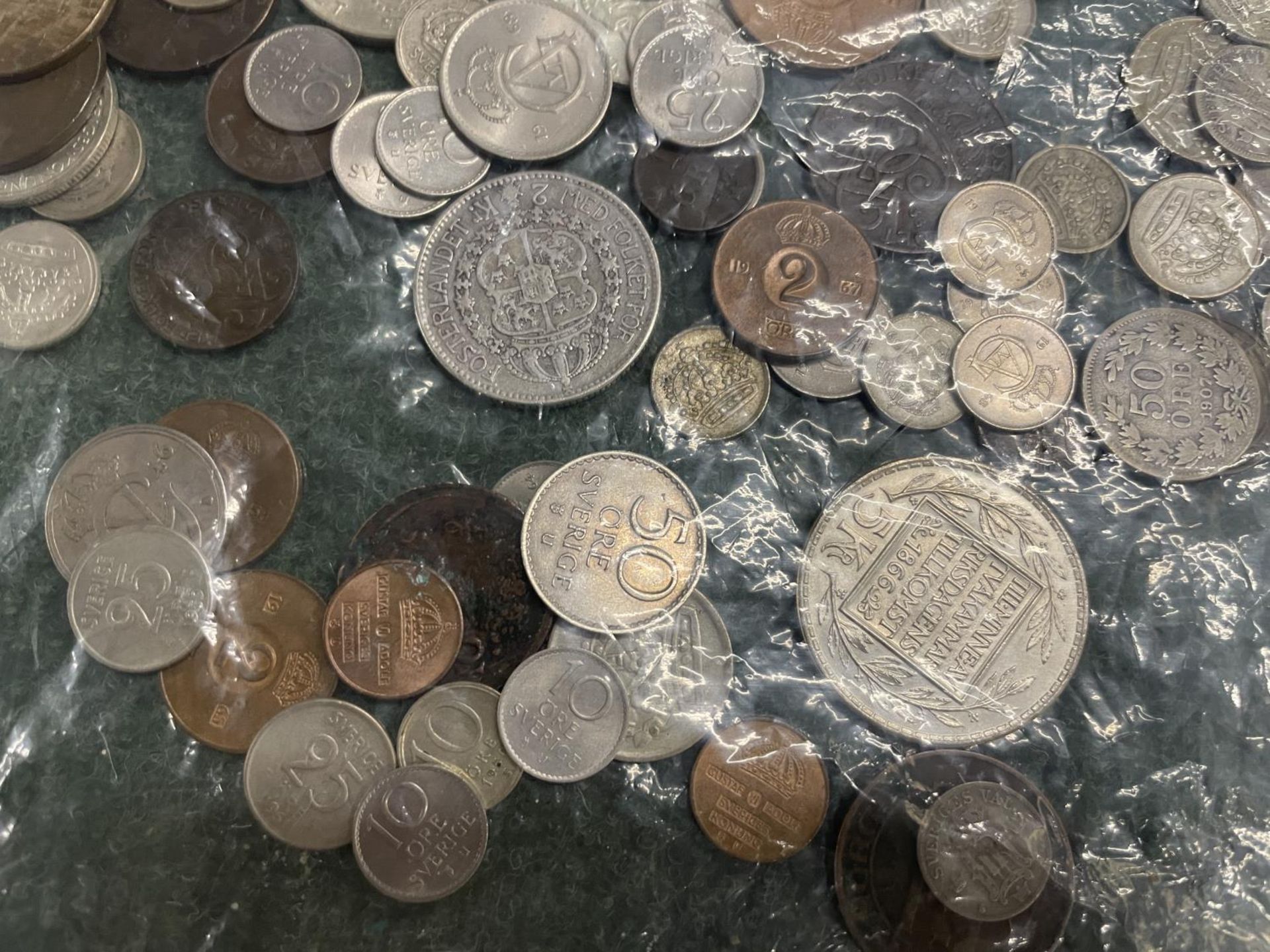 A LARGE QUANTITY OF SWEDISH COINS WITH BELIEVED SILVER CONTENT 75 GRAMS - Image 5 of 6