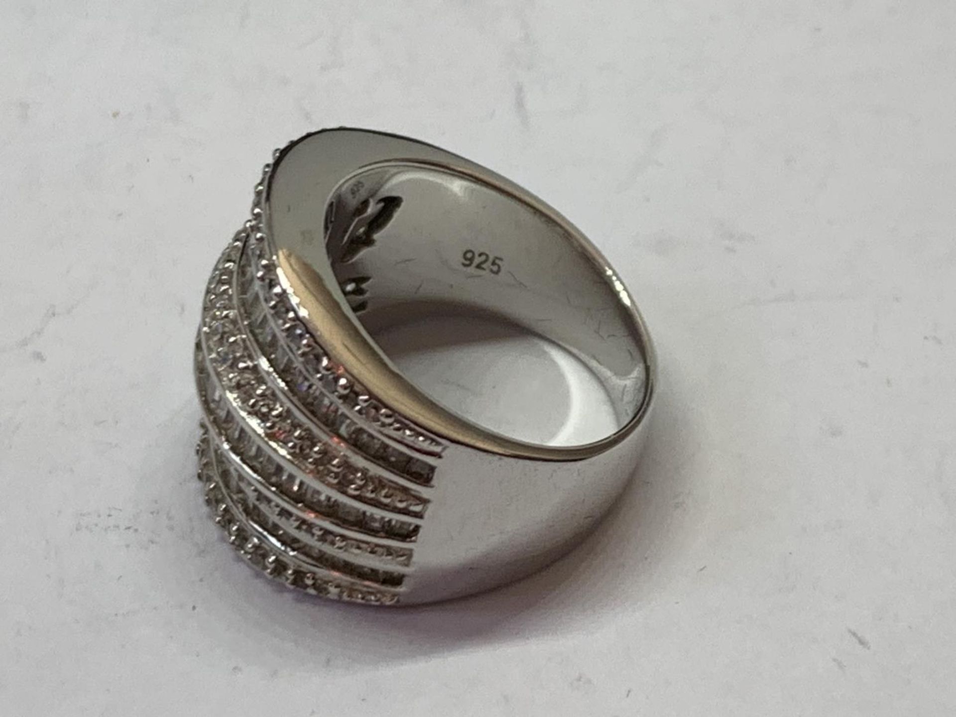 A BOXED SILVER AND STONE RING - Image 3 of 3