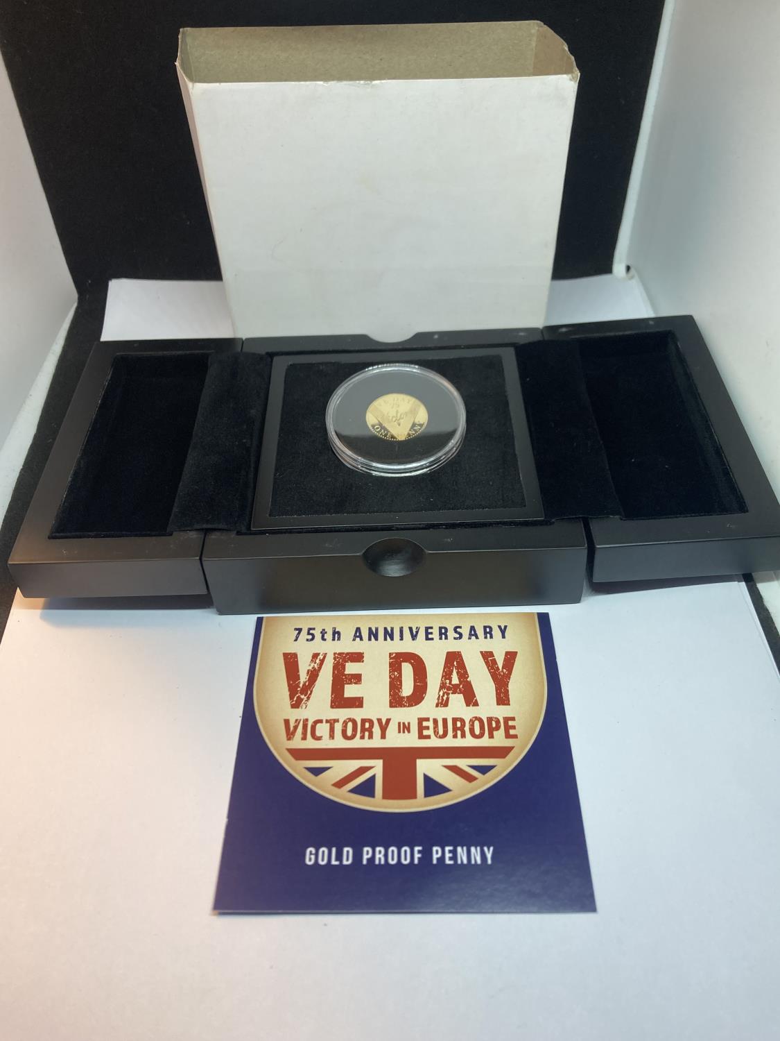 A 75TH ANNIVERSARY OF VE DAY GOLD PROOF JERSEY PENNY GROSS WEIGHT 4.0 GRAMS