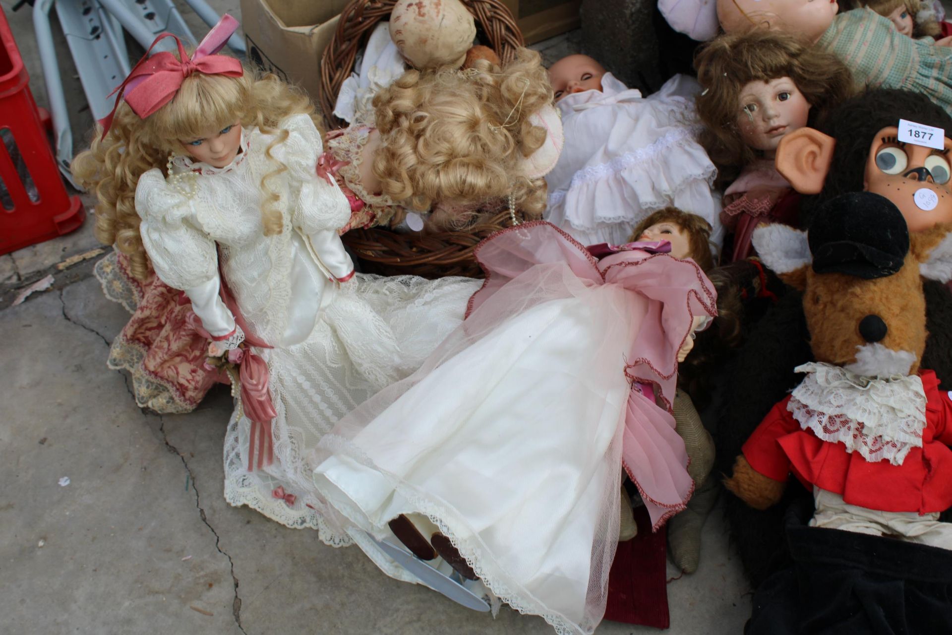 AN ASSORTMENT OF VARIOUS VINTAGE TEDDIES AND DOLLS - Image 2 of 2