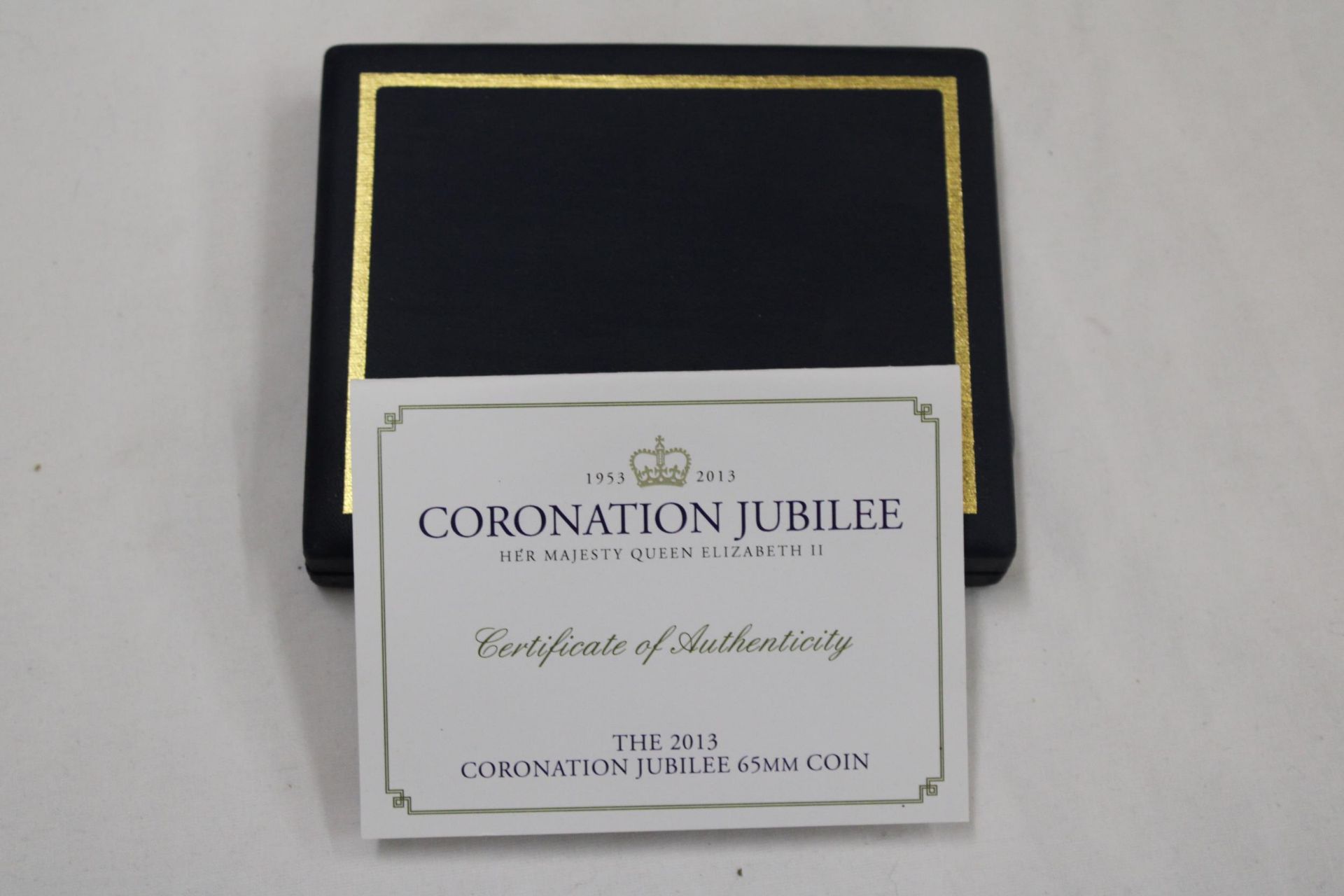 A BOXED 2013 CORONATION JUBILEE 65MM COIN WITH CERTIFICATE OF AUTHENTICITY - Image 4 of 4
