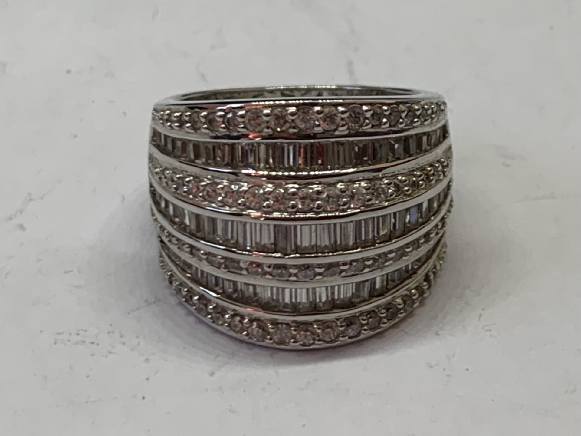 A BOXED SILVER AND STONE RING - Image 2 of 3