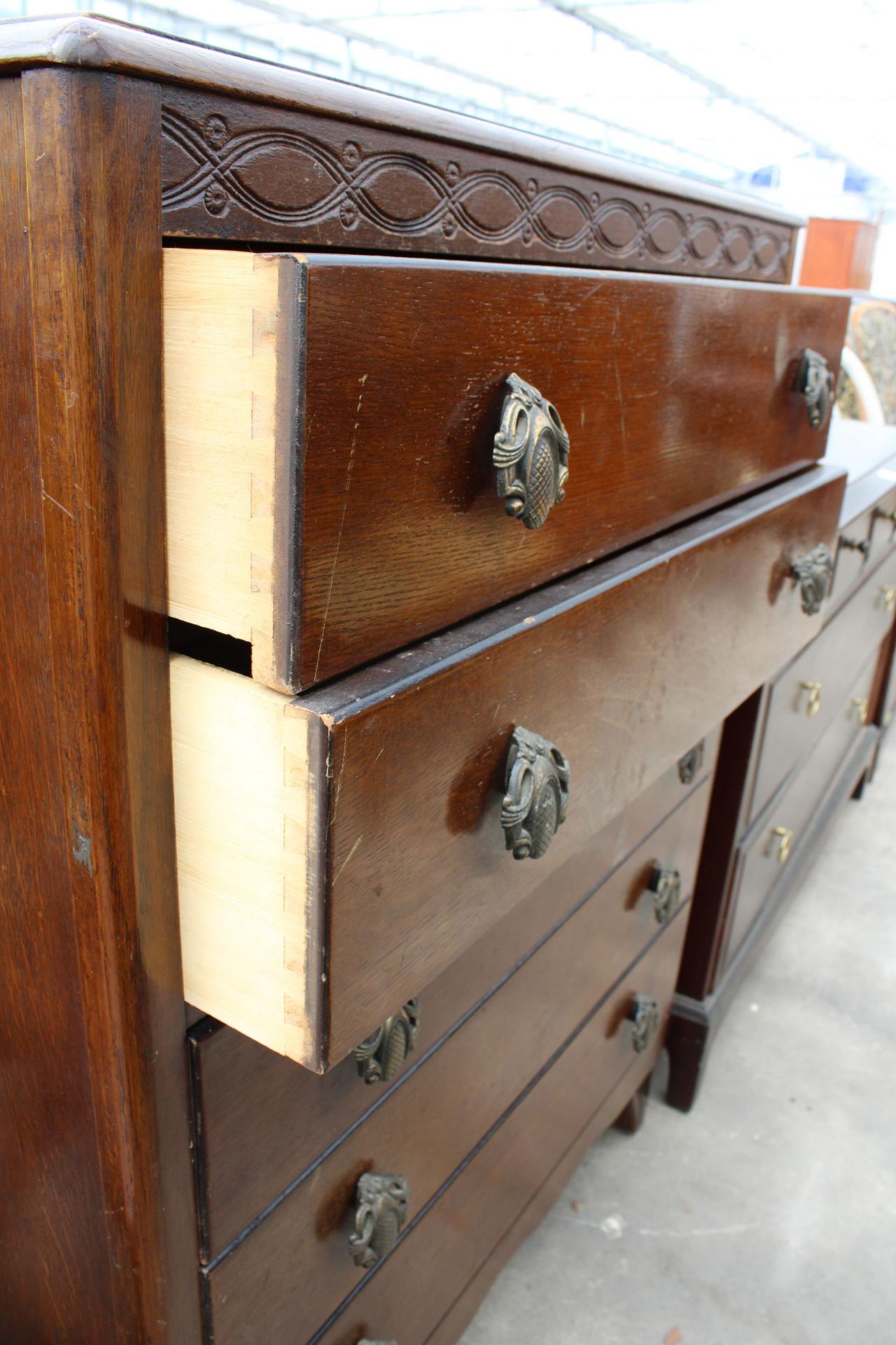 A MID 20TH CENTURY OAK CHEST OF FIVE DRAWERS, 30" WIDE - Image 3 of 3