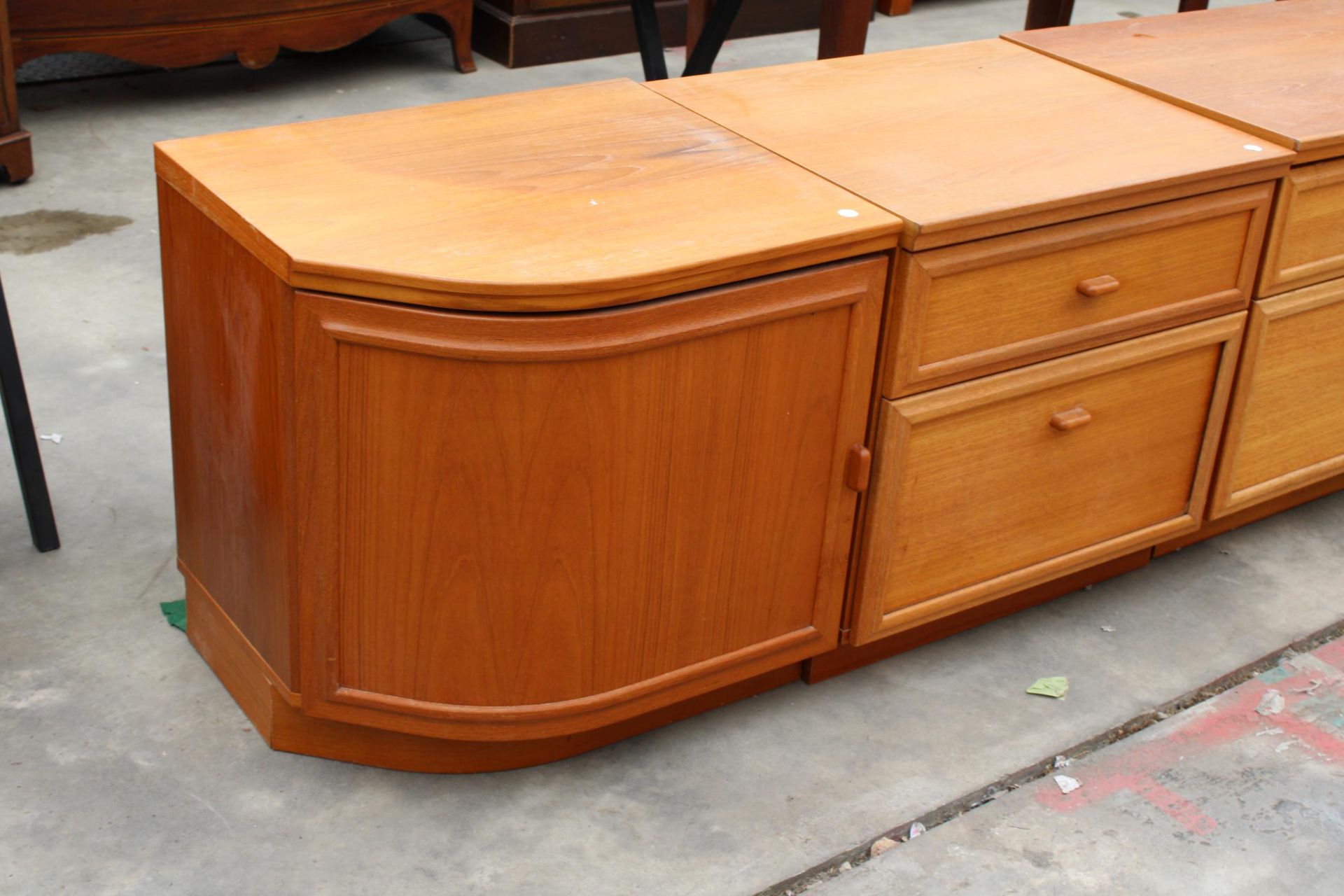 A RANGE OF FOUR RETRO LOW UNITS ENCLOSING CUPBOARDS AND DRAWERS - Image 2 of 4