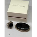 A SILVER AND BLACK STONE RING AND BROOCH WITH PRESENTATION BOX