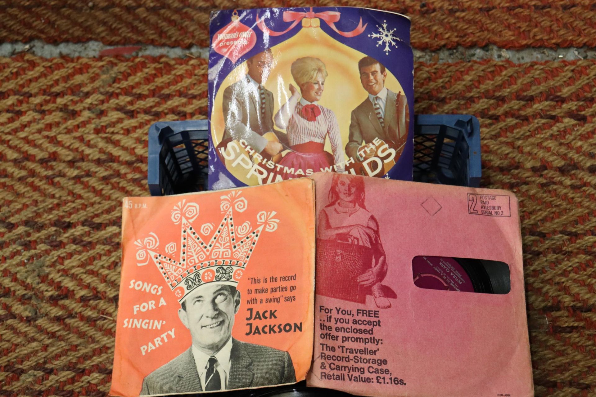 A BOX OF 1960'S ROCK AND POP VINYL SINGLES - Image 3 of 6