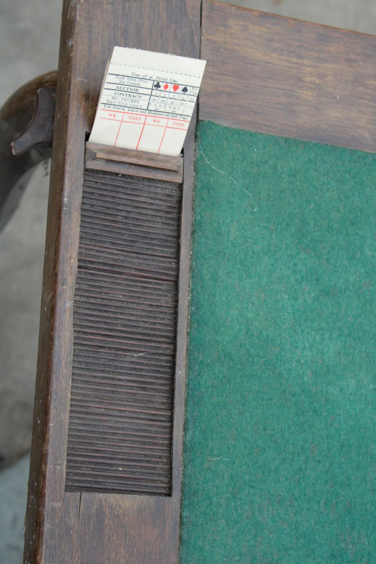 AN EARLY 20TH CENTURY FOLDING CARD TABLE WITH BAKALITE FOLD AWAY GLASS HOLDERS AND TAMBOUR SCORE - Image 3 of 7