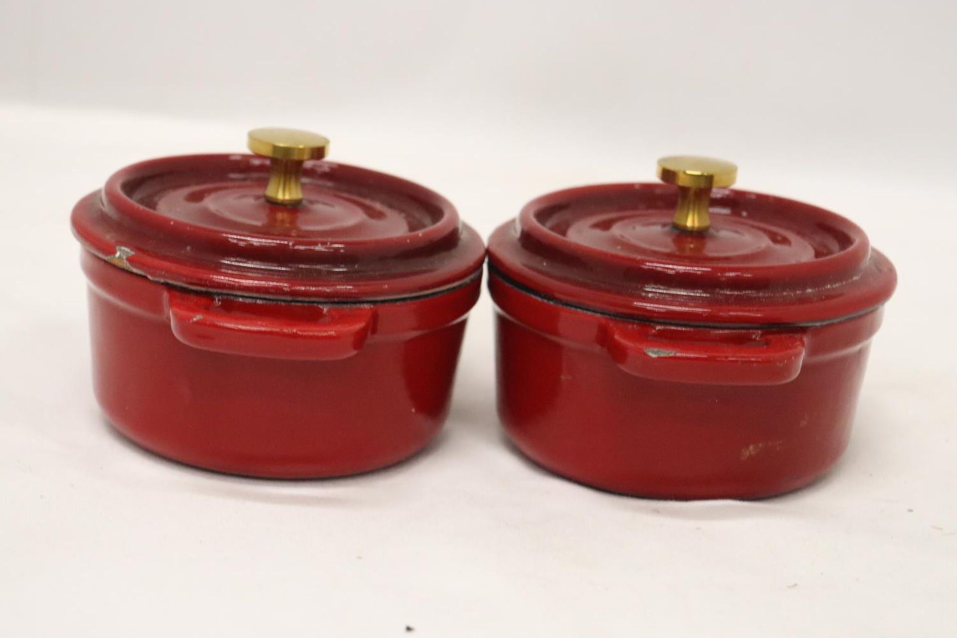 TWO MINI CAST IRON LIDDED COOKING POTS - Image 4 of 4