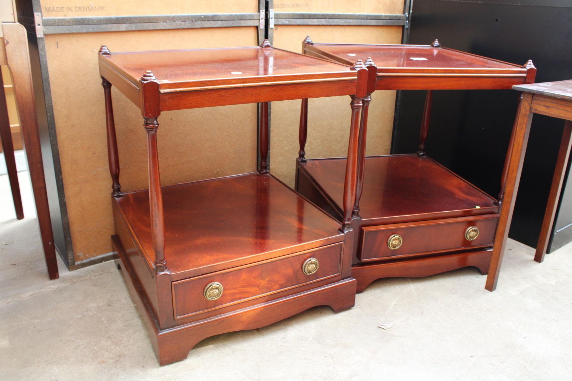 A PAIR OF MAHOGANY IAN SMITH TWO TIER LAMP TABLES WITH SINGLE DRAWER AND TURNED UPRIGHTS, 17" SQUARE - Image 2 of 4