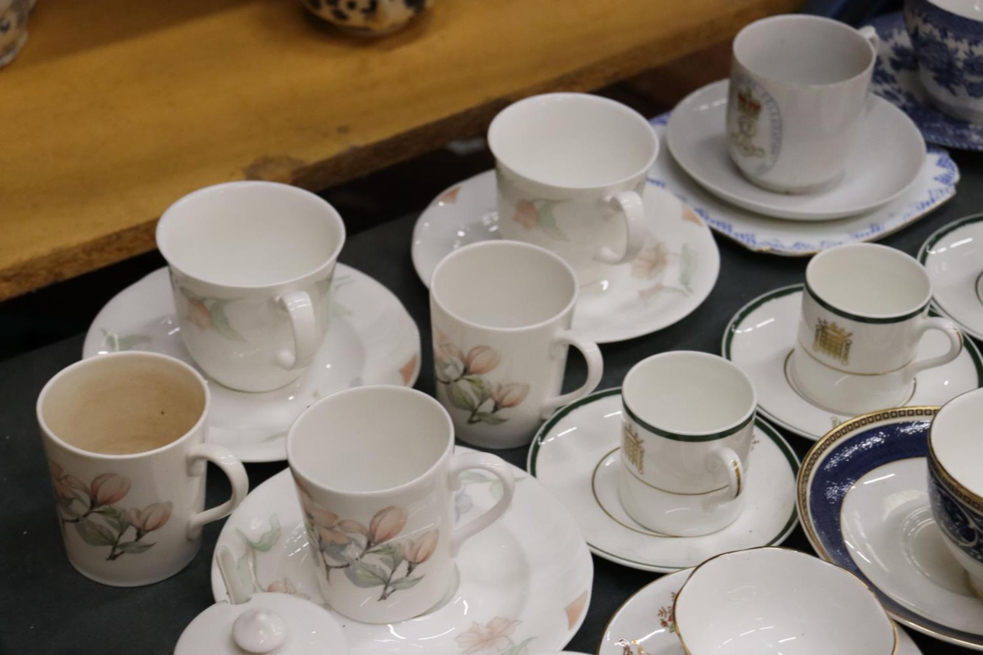 A QUANTITY OF TEACUPS AND SAUCERS TO INCLUDE ROYAL DOULTON "FANTASIA", WEDGWOOD, ROYAL ADDERLEY, - Image 3 of 6