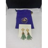 A PAIR OF TORY BURCH JADE COLOURED DROP EARRINGS WITH PRESENTATION BAG