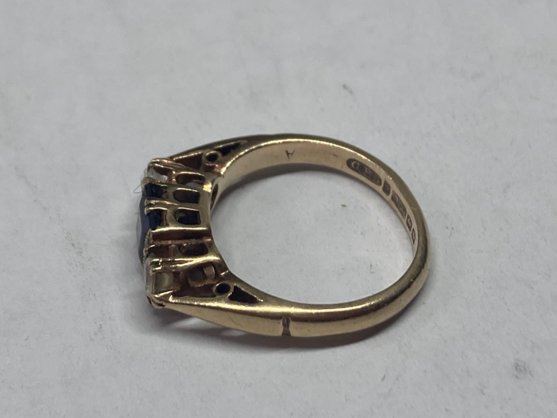 A 9 CARAT GOLD RING WITH CENTRE SAPPHIRE AND CUBIC ZIRCONIAS - Image 2 of 3