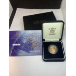 A 2003 GOLD PROOF SOVEREIGN QUEEN ELIZABETH II NO 09985 OF 15,000 IN A PRESENTATION BOX WITH