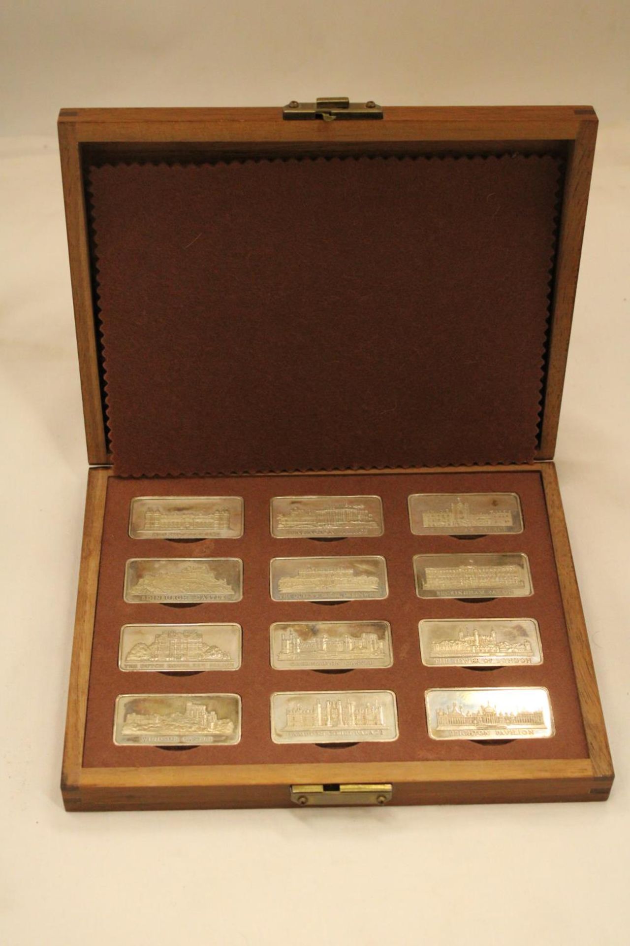 A CASED COLLECTION OF 12 SOLID SILVER INGOTS OF ROYAL PALACES BY THE BIRMINGHAM MINT A LIMITED