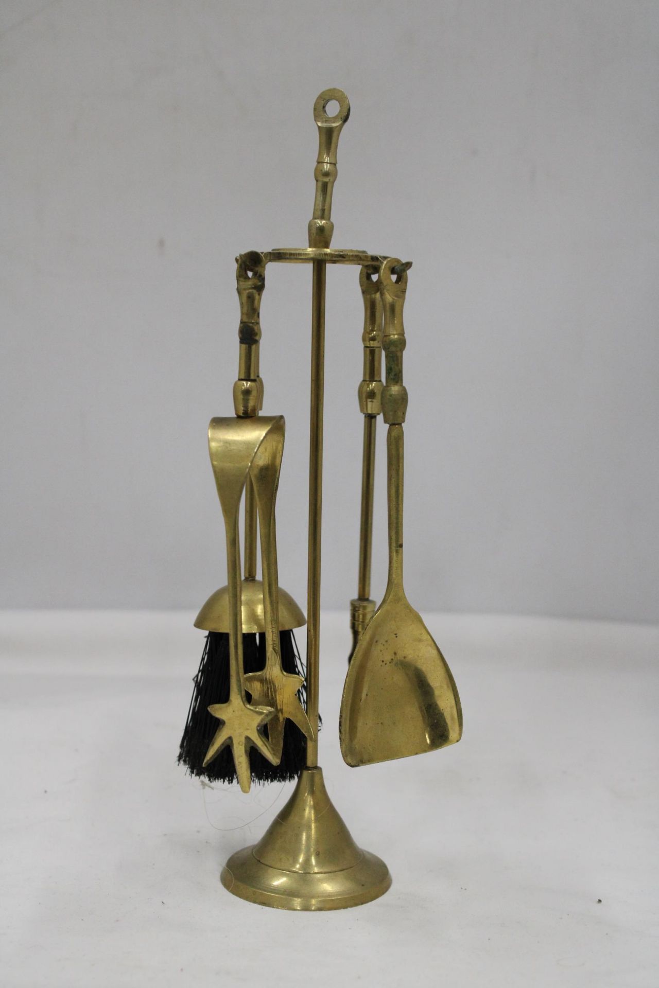 A BRASS APPRENTICE PIECE COMPANION SET - Image 3 of 5