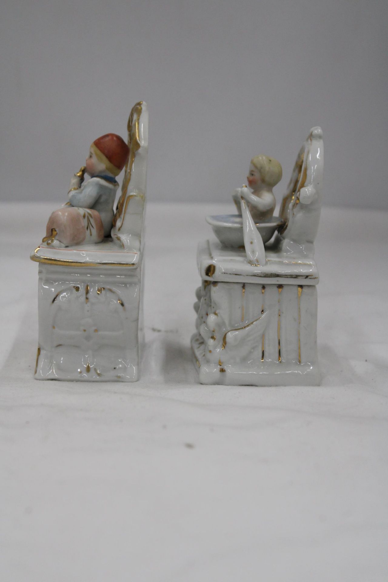 TWO VINTAGE GERMAN CONTA AND BOHME FAIRINGS TRINKET BOXES, TO INCLUDE 'A LITTLE TURK' - RESTORED AND - Bild 6 aus 6