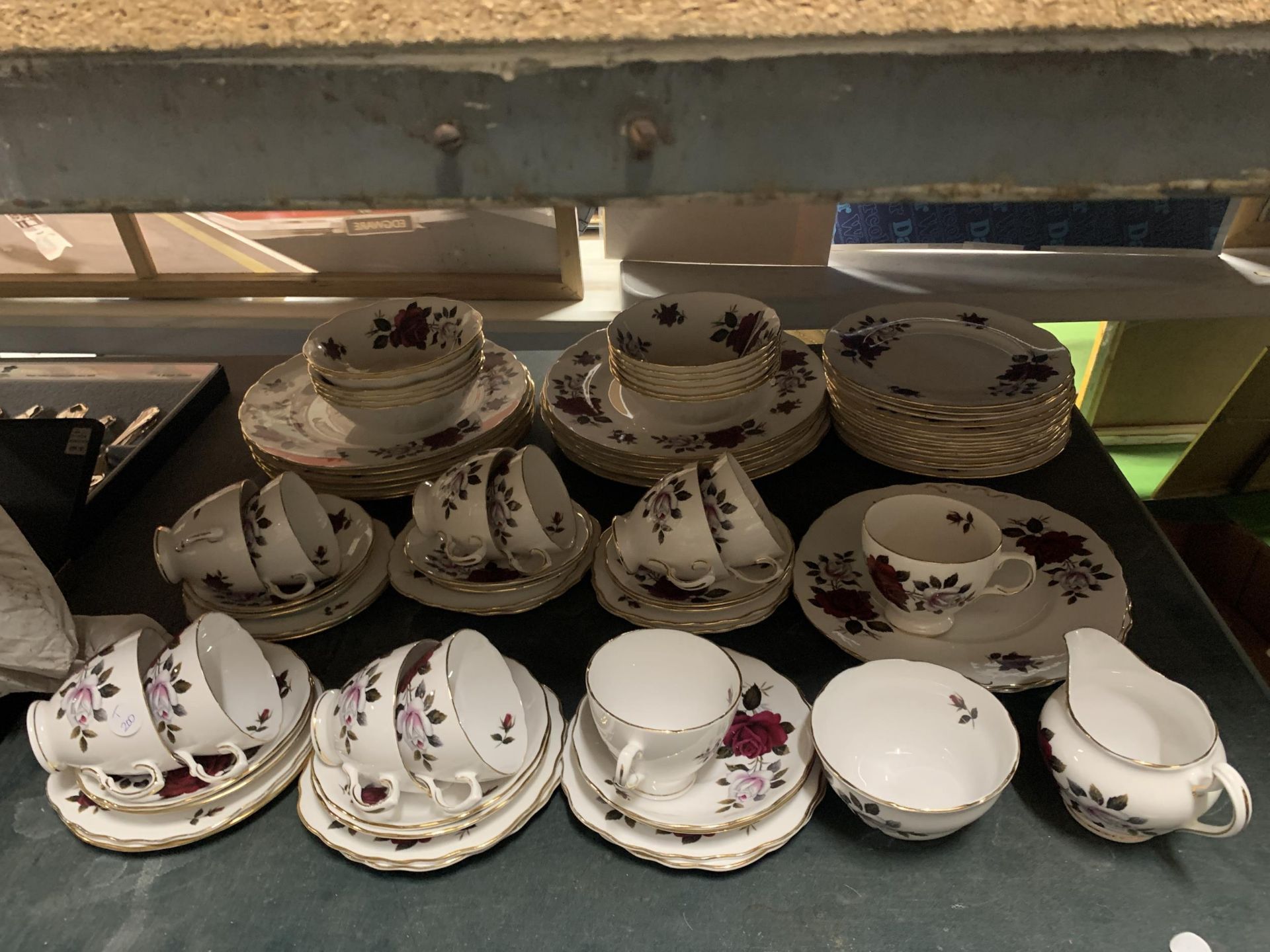 A LARGE PART DINNER SERVICE - COLCLOUGH, RIDGWAY POTTERIES TO INCLUDE BOWLS, PLATES, CUPS AND