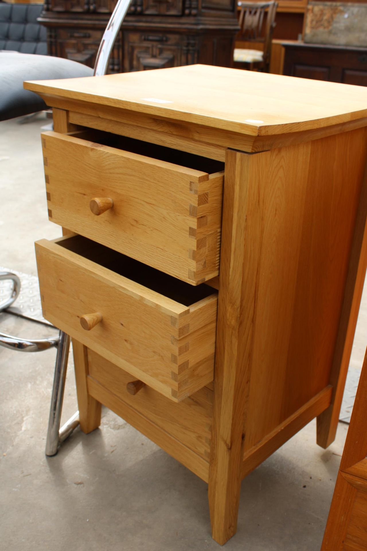 A MODERN OAK WILLIS AND GAMBIER BEDSIDE CHEST AND TUBULAR FRAMED STOOL - Image 2 of 3