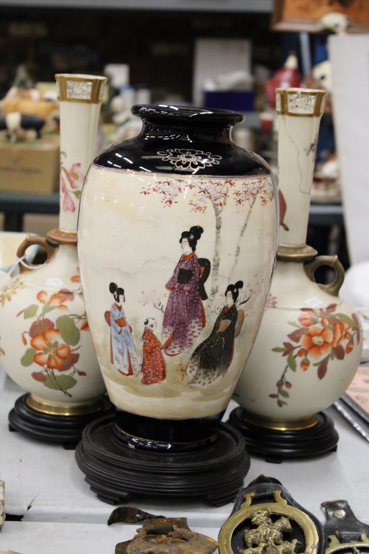 THREE PIECES OF ROYAL WORCESTER, BLUSH IVORY VASES, ONE WITH LIZARD HANDLE - ALL A/F, PLUS A LARGE - Image 6 of 6